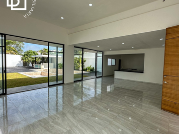 Espectacular casa en venta de una planta con 4 recamaras y amplia alberca