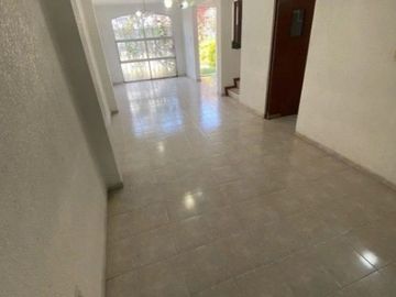 BONITA Y AMPLIA CASA EN RECUPERACIÓN BANCARIA (NO CREDITOS), EXCELENTE UBICACIÓN EN LA UH VALLE DEL TENAYO TLALNEPANTLA, A UNOS MINUTOS DE LA CDMX!!!
