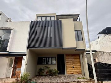 Hermosa Casa en Sendas Capital norte con seguridad 24/7.