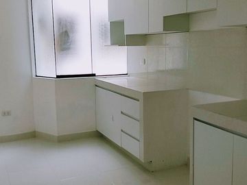 SURCO -ALQUILO    Depto DUPLEX  190 M2.  4dorm,4baños