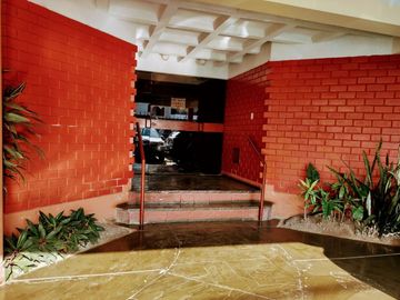SURCO -ALQUILO    Depto DUPLEX  190 M2.  4dorm,4baños