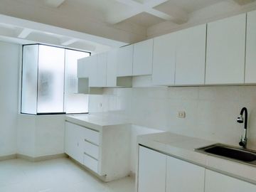 SURCO -ALQUILO    Depto DUPLEX  190 M2.  4dorm,4baños