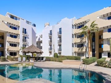Condominio de 2 Recámaras en el Corazón de Cabo San Lucas – Ubicación, Comodidad y Estilo a tu Alcance