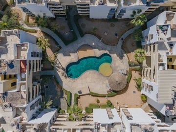 Condominio de 2 Recámaras en el Corazón de Cabo San Lucas – Ubicación, Comodidad y Estilo a tu Alcance