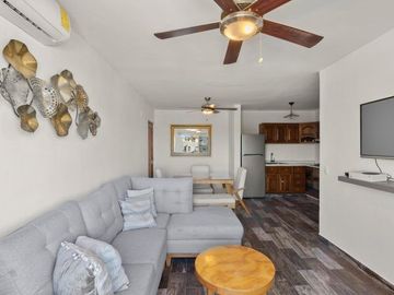 Condominio de 2 Recámaras en el Corazón de Cabo San Lucas – Ubicación, Comodidad y Estilo a tu Alcance