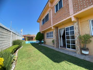Casa en Venta sola con alberca jardín amplio en Yautepec Morelos