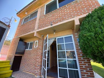 Casa en Venta sola con alberca jardín amplio en Yautepec Morelos