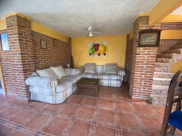Casa en Venta sola con alberca jardín amplio en Yautepec Morelos
