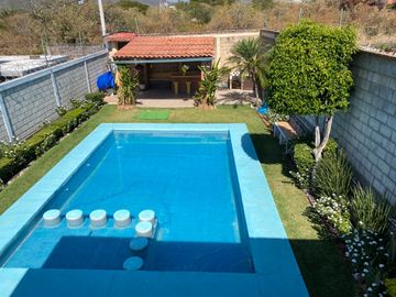 Casa en Venta sola con alberca jardín amplio en Yautepec Morelos