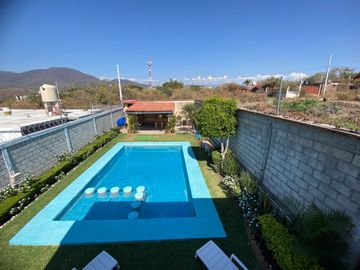 Casa en Venta sola con alberca jardín amplio en Yautepec Morelos