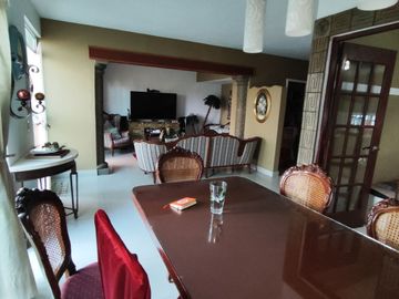 Se vende Casa de una sola planta con 2 recámaras en  200 m2 de construcción. Colonia El Empleado, Cuernavaca, Mor.