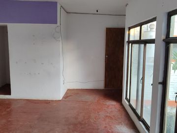 Se vende Casa de una sola planta con 2 recámaras en  200 m2 de construcción. Colonia El Empleado, Cuernavaca, Mor.