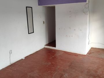 Se vende Casa de una sola planta con 2 recámaras en  200 m2 de construcción. Colonia El Empleado, Cuernavaca, Mor.