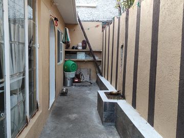 Se vende Casa de una sola planta con 2 recámaras en  200 m2 de construcción. Colonia El Empleado, Cuernavaca, Mor.