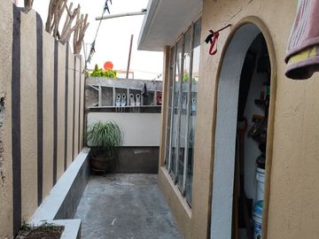Se vende Casa de una sola planta con 2 recámaras en  200 m2 de construcción. Colonia El Empleado, Cuernavaca, Mor.