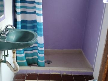 Se vende Casa de una sola planta con 2 recámaras en  200 m2 de construcción. Colonia El Empleado, Cuernavaca, Mor.