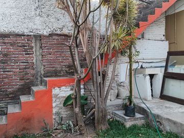 Se vende Casa de una sola planta con 2 recámaras en  200 m2 de construcción. Colonia El Empleado, Cuernavaca, Mor.