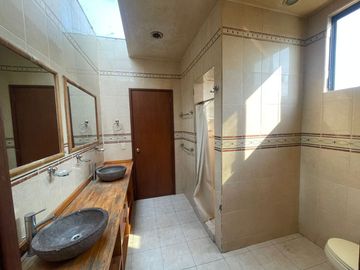 VENTA CASA EN FRACCIONAMIENTO PEDREGAL DE VISTA HERMOSA QUERETARO