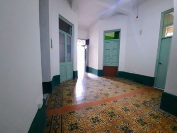 HERMOSA CASA EN 1ER PISO EN STA BEATRIZ, CERCADO DE LIMA