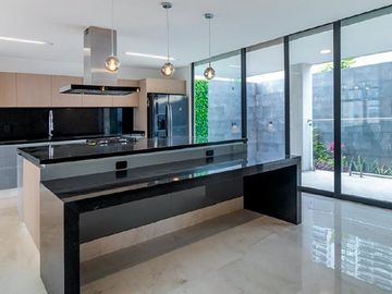 Residencia En Venta En Bosque Real, A Estrenar, 5 Recámaras, Lista Para Habitar, Lujo Y Vaguardia