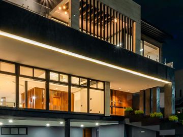 Residencia En Venta En Bosque Real, A Estrenar, 5 Recámaras, Lista Para Habitar, Lujo Y Vaguardia