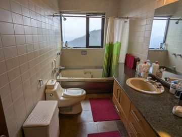 DEPARTAMENTO DE VENTA 3 DORMITORIOS GONZALEZ SUAREZ QUITO