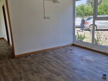 MARAVILLOSA PARCELA CON CASA CON GRANDES VENTANALES EN CONDOMINIO
