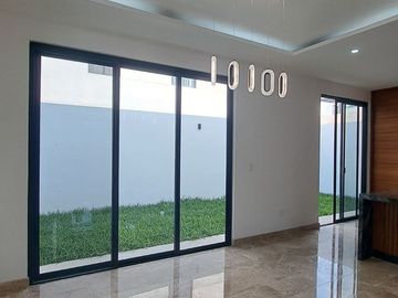CASA EN VENTA EN VIA CUMBRES CANCUN