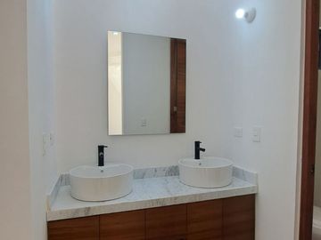 CASA EN VENTA EN VIA CUMBRES CANCUN