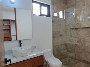 CASA EN VENTA EN VIA CUMBRES CANCUN