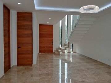 CASA EN VENTA EN VIA CUMBRES CANCUN