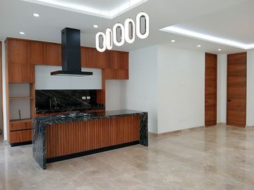 CASA EN VENTA EN VIA CUMBRES CANCUN