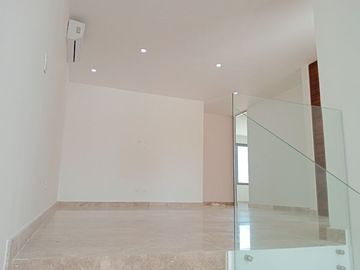 CASA EN VENTA EN VIA CUMBRES CANCUN