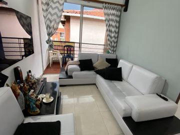 VENDO APARTAMENTO GRATAMIRA