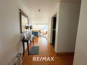 VENTA DE EXCLUSIVO DÚPLEX DE 400 M² EN ZONA RESIDENCIAL – SURCO  A solo minutos de la Universidad de Lima y el Jockey Plaza