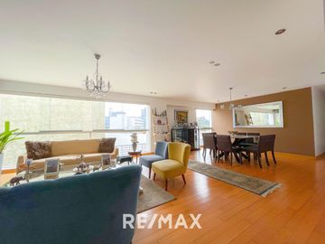 VENTA DE EXCLUSIVO DÚPLEX DE 400 M² EN ZONA RESIDENCIAL – SURCO  A solo minutos de la Universidad de Lima y el Jockey Plaza
