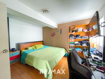 VENTA DE EXCLUSIVO DÚPLEX DE 400 M² EN ZONA RESIDENCIAL – SURCO  A solo minutos de la Universidad de Lima y el Jockey Plaza