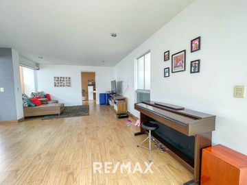VENTA DE EXCLUSIVO DÚPLEX DE 400 M² EN ZONA RESIDENCIAL – SURCO  A solo minutos de la Universidad de Lima y el Jockey Plaza