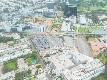 VENTA DE EXCLUSIVO DÚPLEX DE 400 M² EN ZONA RESIDENCIAL – SURCO  A solo minutos de la Universidad de Lima y el Jockey Plaza