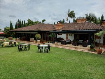 VENDO CASA CAMPESTRE INDEPENDIENTE EN LLANO GRANDE