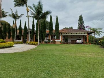 VENDO CASA CAMPESTRE INDEPENDIENTE EN LLANO GRANDE