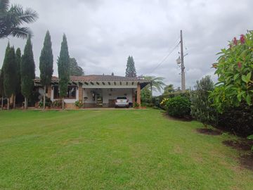 VENDO CASA CAMPESTRE INDEPENDIENTE EN LLANO GRANDE