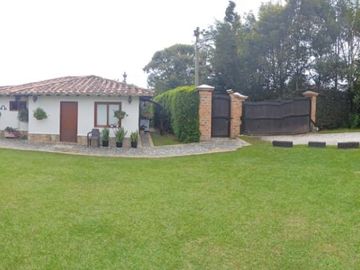 VENDO CASA CAMPESTRE INDEPENDIENTE EN LLANO GRANDE