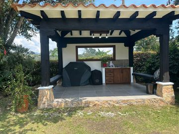 VENDO CASA CAMPESTRE INDEPENDIENTE EN LLANO GRANDE