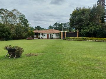 VENDO CASA CAMPESTRE INDEPENDIENTE EN LLANO GRANDE