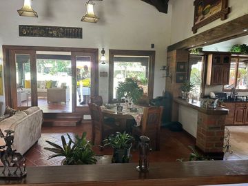 VENDO CASA CAMPESTRE INDEPENDIENTE EN LLANO GRANDE