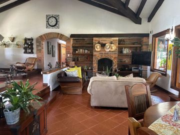 VENDO CASA CAMPESTRE INDEPENDIENTE EN LLANO GRANDE