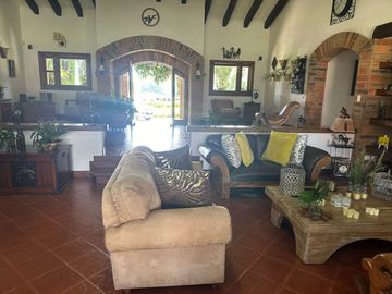 VENDO CASA CAMPESTRE INDEPENDIENTE EN LLANO GRANDE