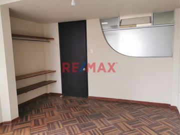 Casa En Alquiler Adaptada Para Vivienda Empresa U Oficina