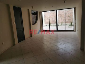 Casa En Alquiler Adaptada Para Vivienda Empresa U Oficina